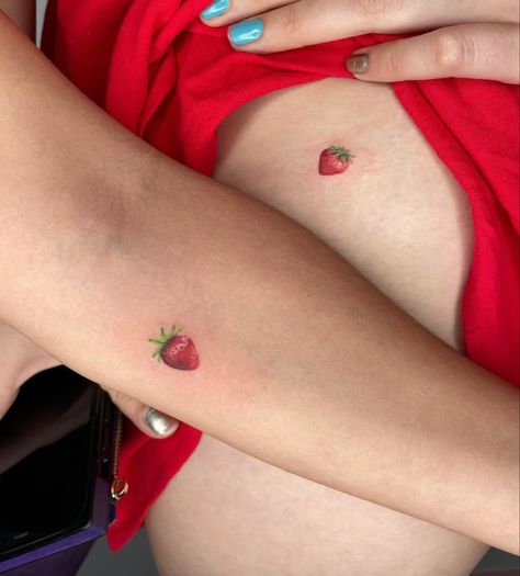 Realism Strawberry Tattoo, Strawberry Hip Tattoo, Cute Strawberry Tattoo, Strawberry Tattoo Minimalist, Fresas Aesthetic, Tattoo Strawberry, Strawberry Tattoos, Ethereal Nature, Strawberry Tattoo