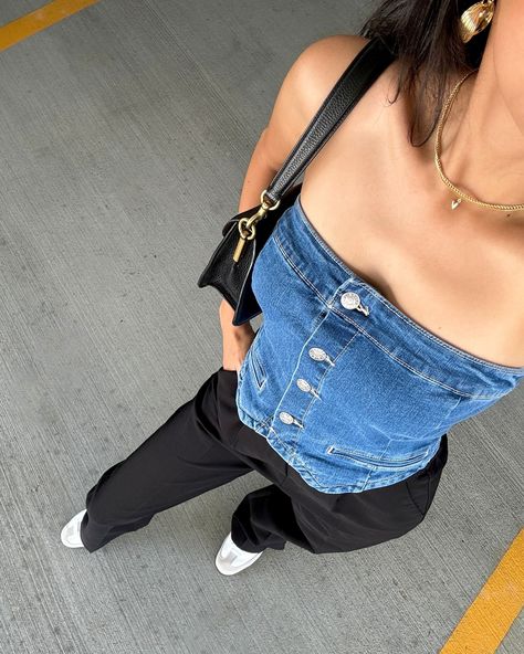 POV: you’re grabbing coffee with your bestie wearing the cutest denim tube top ☕️💙 Snag this Giana Denim Tube top to wear on your next casual catch-up & Tag a friend who loves to dress up and go on coffee dates! 👯‍♀️ 🏷️ Women’s Denim Tube Top outfit. Cute coffee date outfit ideas. Black Denim Top Outfit, Denim Top Outfit Ideas, Denim Tube Top Outfit, Denim Tops Women, Coffee Date Outfit Ideas, Seattle Outfits, Denim Top Outfit, Tube Top Outfit, Coffee Date Outfit