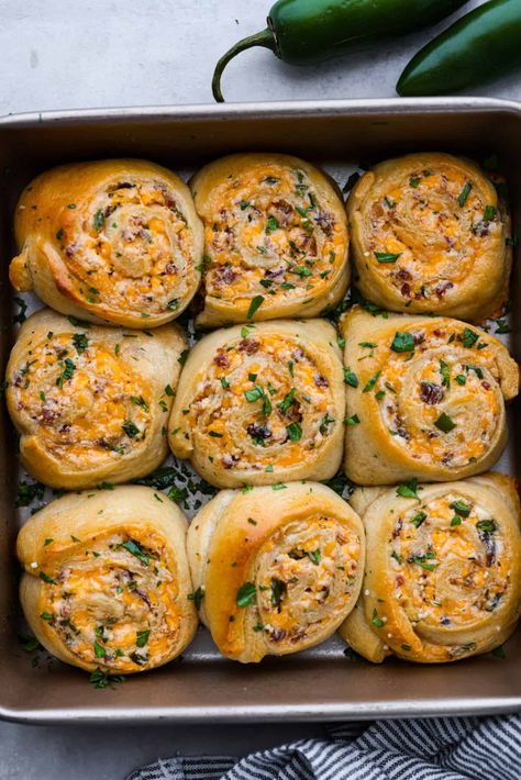 Jalapeno Crescent Rolls, Jalapeño Popper Roll Ups, Jalapeno Popper Rolls, Jalapeño Popper Crescent Rolls, Jalapeno Poppers Crescent Rolls, Jalapeno Appetizer, Cream Cheese Jalapeno Poppers, Jalapeno Popper Recipes, Poppers Recipe