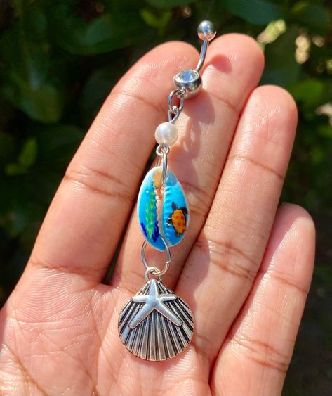 Beach themed bellybutton ring with seashell and pearl bead *Drop length 3" *Stainless steel 14 gauge Bellybutton Ring, Belly Button Ring, Button Ring, Belly Chain, Beach Themed, Body Jewellery, Beach Themes, Belly Button, Pearl Beads