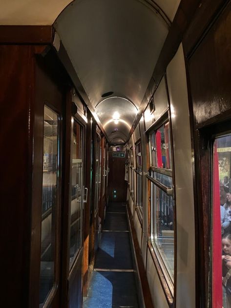 Hogwarts Express Compartment, Hogwarts Express Aesthetic, Hogwarts Train, Harry Potter Train, Aesthetic Harry Potter, Hogwarts Express Train, Marauders Dr, Hogwarts Dr, Hogwarts Aesthetic