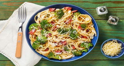 Simple, convenient, and delicious: that’s what’s in store with our Bacon & Cream Supreme Spaghetti recipe, made with pre-measured, high-quality ingredients. Salsa Fresca, Garlic Herb Butter, Hello Fresh Recipes, Pasta Lover, Roasted Broccoli, Meal Kit, Hello Fresh, Spaghetti Recipes, Crispy Bacon