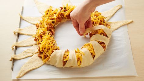 Sweet Hawaiian BBQ Chicken Crescent Ring Recipe - Pillsbury.com Chicken Crescent Ring, Beach Cooking, Crescent Rings, Ring Recipes, Crescent Ring Recipes, Tailgate Foods, Crescent Roll Recipes Dinner, Chicken Ring, Chicken Crescent