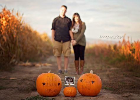 Pumpkin Patch Baby Announcement, Pumpkin Patch Maternity Photoshoot, Maternity Photo Shoot Ideas Pumpkin Patch, Maternity Pumpkin Patch Photos, Pregnancy Announcement Pictures Fall, Pumpkin Patch Maternity Pictures, Pumpkin Patch Pregnancy Pictures, Fall Pregnancy Announcement Photoshoot, Pumpkin Maternity Photos