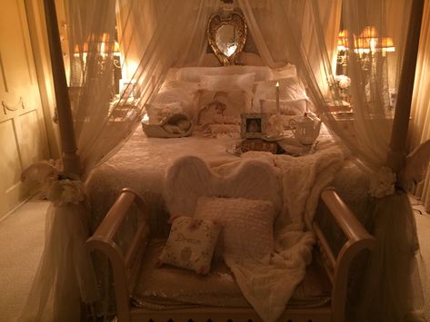 Coqqette Bedroom, Room Ideas Canopy Bed, Angel Core Room, Angelic Bedroom, Angelcore Bedroom, Dreamy Bedrooms Aesthetic, Angelic Room, Romantic Vintage Bedroom, Romantic Vintage Bedroom Ideas