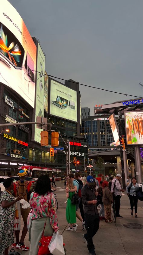 taken at yonge district in downtown toronto Yonge Street Toronto, Canada Daily Life, Life In Canada Aesthetic, Canada Streets, Downtown Toronto Aesthetic, Downtown Canada, Canadian Aesthetic, Toronto Aesthetic, Canada Aesthetic