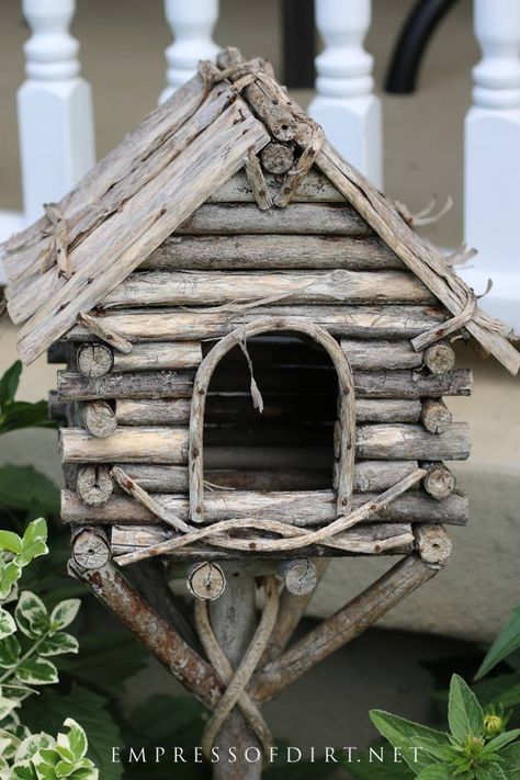 Come grab ideas from this gallery of creative and quirky decorative birdhouses and add some art to your garden. #birdhouse #gardenideas #gardenart #empressofdirt Garden Diy Decoration Ideas, Birdhouse Ideas, Homemade Bird Houses, Bird Houses Ideas Diy, Bird Home, Bird House Feeder, Bird House Plans, Unique Bird Houses, Bird House Kits