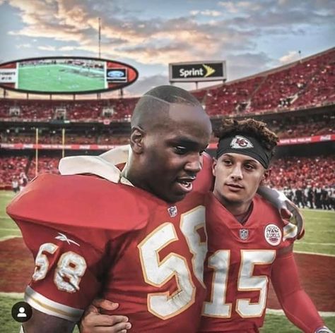 Photo Credit to Rob Poulain. First time I saw this I started crying. Derrick was the reason I started watching The Kansas City Chiefs back in '94. When he passed away, I didn't want to watch Football anymore. I've never worn any other # either. I eventually started to watch them again but it was never really the same. Then Patrick Mahomes shows up and it's like the excitement of watching was there again. Miss you DT ! Best LB ever! I want this photo enlarged into one I can hang on the wall Kansas City Chiefs Craft, Derrick Thomas, Kc Chiefs Football, Chiefs Kingdom, Kansas City Chiefs Logo, Chiefs Game, Chiefs Logo, Walter Payton, Football Stuff