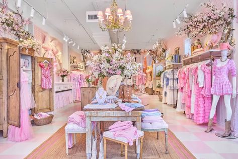 3 New Nashville Retail Spots to Check Out! Boutique Inspiration Interiors, Preppy Stores, Nashville Decor, Preppy Boutique, Vintage Store Ideas, Boutique Aesthetic, Country Victorian, House Transformation, Nashville Shopping