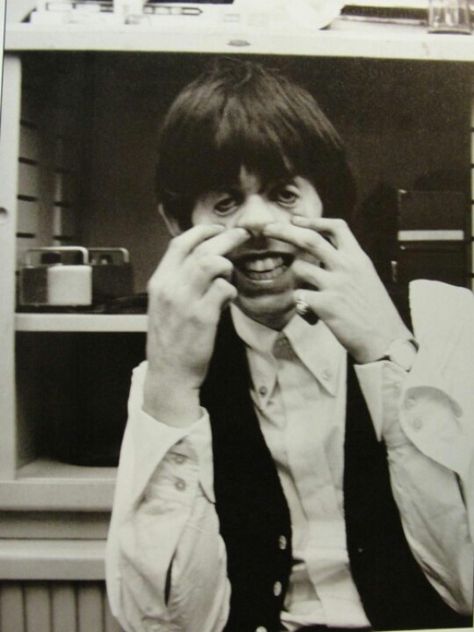 Lol :D Funny Ringo Starr, George Harrison Funny Face, George Harrison Funny, Beatles Rare, Beatles George Harrison, Beatles George, Just Good Friends, The Ed Sullivan Show, Bug Boy