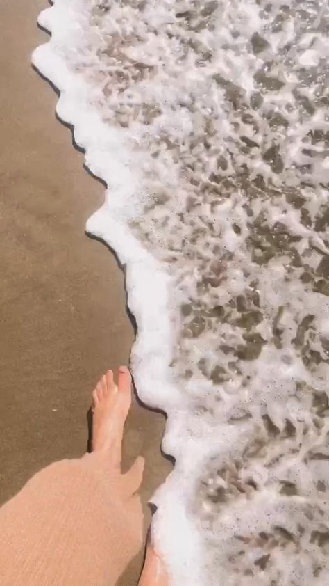 Sparkly sea 🌊 ✨ [Video] | Beach pictures, Ocean photography, Beautiful photography nature Beach Video Ideas, Summer Videos, Beach Story, Sea Video, Summer Beach Pictures, Gambar Lanskap, Beach Walking, Beach Sunset Wallpaper, Fotografi Urban