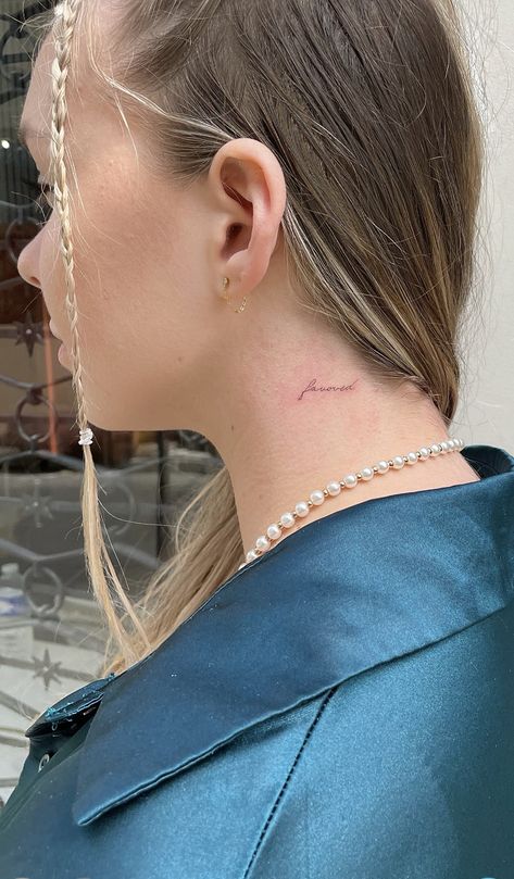 Fineline Neck Tattoos Women, Single Needle Neck Tattoo, Gratitude Neck Tattoo, Behind The Ear Tattoo Placement, Dainty Behind Ear Tattoos For Women, Neck Tattoo Fine Line, Tiny Neck Tattoos For Women, Dainty Neck Tattoos For Women, Base Of Neck Tattoo