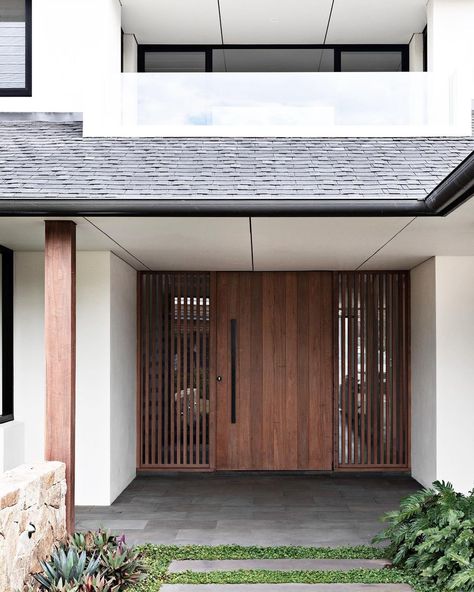 Tameka Moffat | Interior Designer | Service Based | Sydney | Narrabeen Project - Front entry timber pivot door and battened sidelights providing a lovely entry feature Design & Finishes… | Instagram Fluted Front Door, Timber And Glass Front Door, Japanese Front Door Entrance, Pivot Doors Entry Modern, Japanese Front Door, Pivot Doors Entry, Pivot Front Door, Mid Century Modern Front Door, Front Door Sidelights