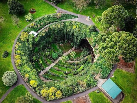 South Australia's Umpherston Sinkhole, also known as The Sunken Garden  Photo: @ridewithourtribe (via IG) Mount Gambier, Sink Hole, Sunken Garden, Outdoor Decor Backyard, Garden Photos, Green Garden, Green Space, South Australia, Australia Travel