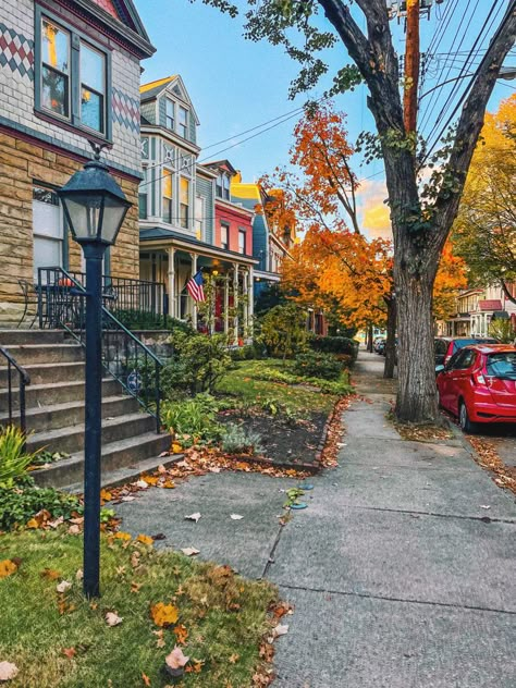 Fall In Pittsburgh, Chatham University Pittsburgh, University Of Pittsburgh Aesthetic, Midwest Nostalgia, Pittsburgh Aesthetic, Dream Neighborhood, Bachelorette Aesthetic, Chatham University, Pitt University