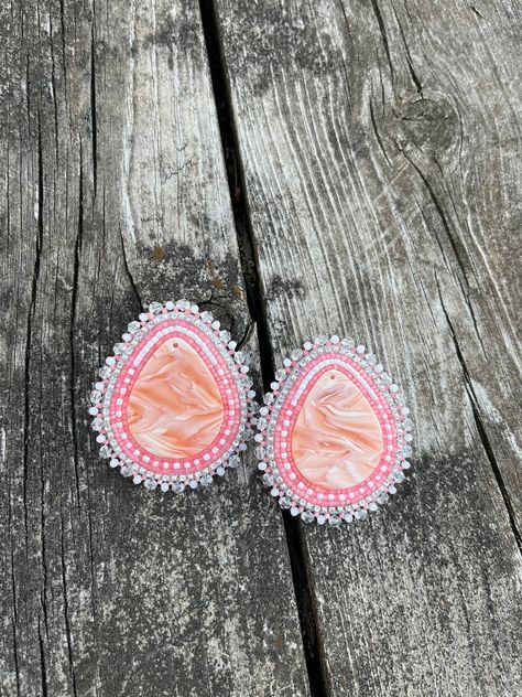 Pink Beaded Earrings, Beads Inspiration, Beautiful Beaded Earring, Beaded Earrings Native, Pink Beaded, Bead Weaving, Teardrop Earrings, Beaded Earrings, Bead Work