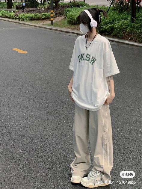 Ulzzang Outfit Korean Style, Pakaian Hipster, Baggy Outfit Ideas, Boyish Outfits, Mode Emo, 일본 패션, Clothes Korean Style, Oversized Outfit, Korean Casual Outfits