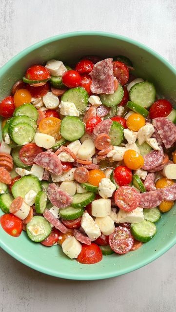 Kristysketolifestyle on Instagram: "Pasta-less Salad I was in the mood for Pasta Salad so I decided to make some minus the pasta. It was delicious! 🙌🏼 RECIPE: Makes 4 cups INGREDIENTS: 1 cup mini cucumbers, sliced 1 cup cherry tomatoes, halved 1/4 cup mini salami, halved 1/2 cup mini pepperoni 2 mozzarella string cheese, cubed 1 oz feta cheese 1/4 cup Good Seasons Italian Dressing, prepared 1/8 tsp black pepper 1/8 tsp cayenne pepper STEPS: 1. Add all of your ingredients to a bowl and Cucumber Pepperoni Salad, No Pasta Pasta Salad Keto, Italian Veggies, Keto Ranch, Pepperoni Pasta, Bariatric Friendly Recipes, Keto Salad, Mini Cucumbers, Low Carb Pasta