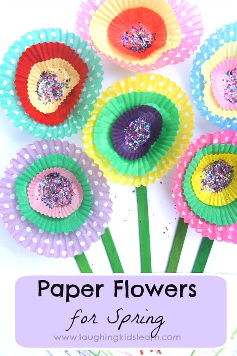 Simple cupcake paper flowers craft for kids to make and learn about the Spring season. Lovely art for classroom and home display. Cupcake Paper Flowers, Cupcake Paper, Flowers Craft, Spring Crafts For Kids, Paper Flowers Craft, Paper Cupcake, Crafts For Kids To Make, Mors Dag, Crafts For Girls