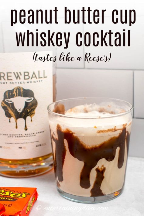 Made with Skrewball peanut butter whiskey and Godiva chocolate liqueur (or Creme de Cacao), this peanut butter whiskey cocktail tastes just like a Reese's peanut butter cup in liquid form. Perfect for any fall or winter get-together! Reeses Peanut Butter Cup Shots, Liquor Desserts Ideas, Peanut Butter Drink Recipes, Alcoholic Dessert Drinks, Whiskey Drinks Recipes, Peanut Butter Whiskey, Holiday Martinis, Creamy Cocktails, Whiskey Recipes