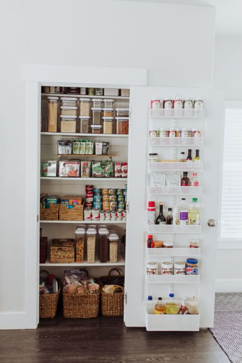 Closet Turned Pantry Storage, Organized Small Pantry Closet, Single Door Pantry Organization, Small Apartment Pantry Organization, Small Pantry Shelves, Small Pantry Organisation, Small Closet Pantry, Small Closet Pantry Ideas, Small Pantry Design