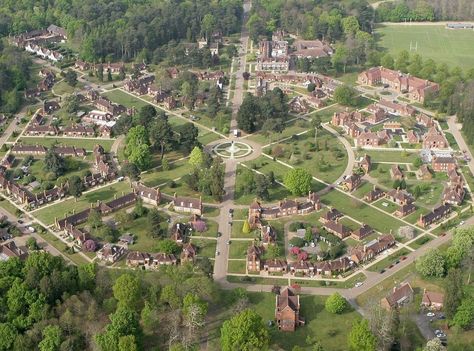 whiteley-village Family Village Plans, Social Housing Architecture, Townhouse Exterior, Village Map, Model Village, New Urbanism, Urban Village, Surrey England, City Layout