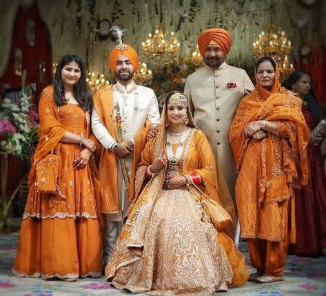 Wedding Matching Outfits, Punjabi Dress Design, Goddess Kali Images, Veere Di Wedding, Indian Bridesmaids, Family Wedding Photos, Punjabi Bride, Dress Code Wedding, Wedding Photoshoot Poses