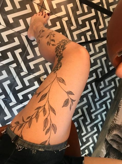 Tattoos Earthy, Flower Vine Tattoos, Tato Paha, Earthy Tattoos, Wrap Around Tattoo, Vine Tattoo, Wrap Tattoo, Vine Tattoos, Leg Tattoos Women