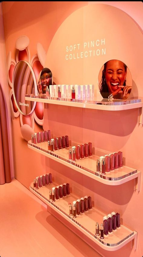 Makeup Retail Display, Cosmetics Shop Design Store Interiors, Cosmetic Display Design, Makeup Store Interior, Beauty Product Display, Makeup Store Design, Makeup Display Ideas, Vice Cosmetics, Beauty Shop Decor