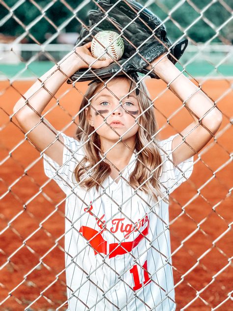 Tee Ball Photoshoot, Diy Baseball Photoshoot, Ball Picture Ideas, T Ball Photoshoot, Diy Baseball Pictures, Softball Photo Shoot Ideas, Softball Pictures Poses Individual Kids, Baseball Team Photoshoot Ideas, Tee Ball Pictures Photo Ideas