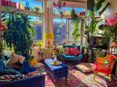 Colourful Loft Apartment, Small Colourful Apartment, Colourful Appartement, Simple Colorful Interior Design, Colorful House Design, Apartment Colors Ideas, Colorful Loft Apartment, Colourful Apartment Aesthetic, Colourful Apartment Decor