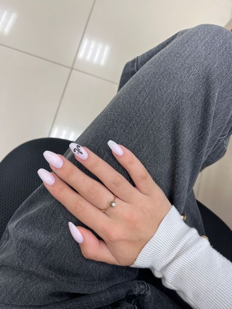 White Nails With Sticker Designs, Acrylics With Initial Nails Short, Nails With His Initials Short, Nails With Bf Initials Almond, Initial Nails Aesthetic, White Nails W Initials, Almond Nails Designs With Initial, Nail Inspo Bf Initial, Nail Ideas Boyfriend Initial