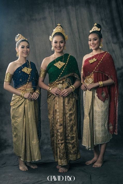 Thai National Costume, Traditional Women, Traditional Thai Clothing, Thai Costume, Thai Wedding Dress, Thai Fashion, Burmese Clothing, Thai Clothes, Thai Culture