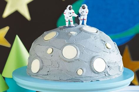 Man-on-the-moon cake 1st Trip Around The Sun Birthday Party Cake, Space Smash Cake 1st Birthdays, Moon Smash Cake, Space Smash Cake, Tårta Design, Birthday Cake Tutorial, Planet Birthday, Space Week, Torte Creative