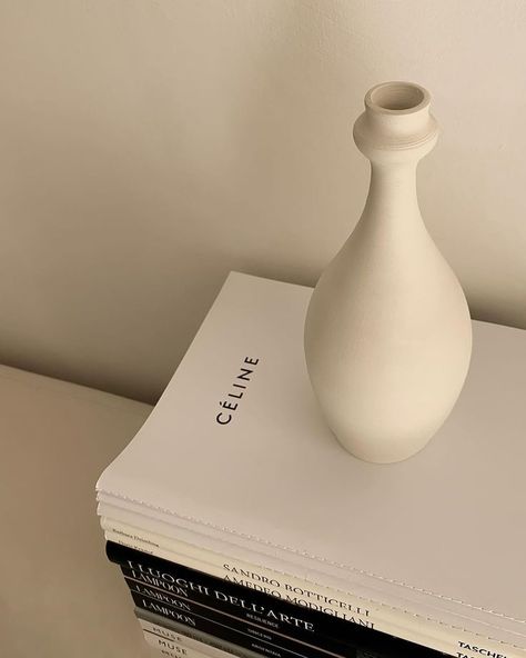 aesthetic | shore society, vase, cream, beige, neutrals, simple, summertime, summer glow, coastal, mood board Cream Aesthetic, Classy Aesthetic, Beige Aesthetic, Brown Aesthetic, Van Cleef Arpels, White Aesthetic, My New Room, Aesthetic Room, Aesthetic Photo