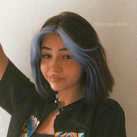 Hair Dye Shoulder Length, Dyeing Short Hair, Cute Short Hair Colors, Pastel Blue Hair Highlights, Short Wavy Hair Dye Ideas, Blue And Brown Short Hair, Short Hair Colored Tips, Underneath Dyed Hair Short, Short Brown Hair With Color