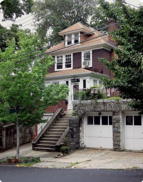 80s House Exterior Aesthetic, Bronx House, American House Design, Outside Of House, 80s House, House Shifting, Village House Design, Architecture Exterior, Pretty House