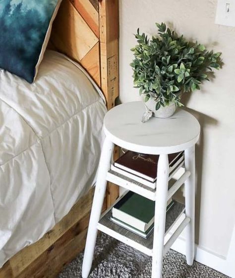 Small Bedroom Nightstand Ideas, Nightstand Ideas Diy, Nightstands Ideas Bedside Tables, Nightstand Alternatives, Tiny Bedside Table, Small Bookshelf Ideas, Creative Nightstand, Nightstand Alternative, Unusual Bedside Tables