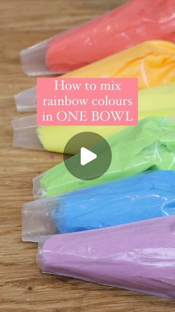 Emily | British Girl Bakes on Instagram: "🌈 Use this order to mix rainbow colours in just one bowl without washing in between!

#rainbowcakes #buttercream #cake #cakereels #cakedecorating #britishgirlbakes" Rainbow Cake Frosting Ideas, Coles Rainbow Cake Hack, How To Do Rainbow Frosting, Icing Transfers Buttercream, Diy Rainbow Cake Decorating, How To Make Rainbow Frosting, Rainbow Cake Frosting, Rainbow Buttercream Frosting, Easy Rainbow Cake Decoration