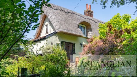 Take a look inside a "charming" thatched cottage in the Suffolk countryside that is on the market for £475,000. Suffolk Countryside, Quarry Tile Floor, Cosy Dining Room, Red Brick Fireplaces, Oak Worktops, Thatched House, English Country Cottage, Quarry Tiles, Roll Top Bath