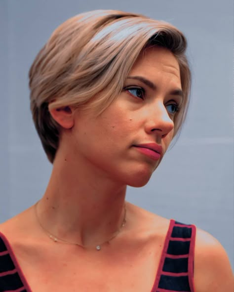 Scarlett Johansson Short Hair, 90s Haircuts, Black Widow Natasha, New Cut, Short Blonde, Short Blonde Hair, Pixie Hairstyles, Hair Dos, Layered Hair