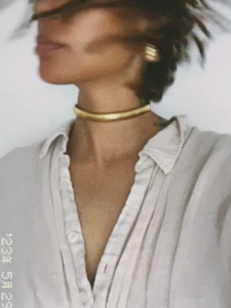 Kashira Choker – Knature The Label Thick Gold Choker Necklace, Chocker Neckless Outfit, High Neck Jewelry, Vintage Jewelry Outfit, Abstract Gold Jewelry, Vintage Jewelry Aesthetic, Thick Gold Necklace, Choker Necklace Outfit, Statement Necklace Outfit