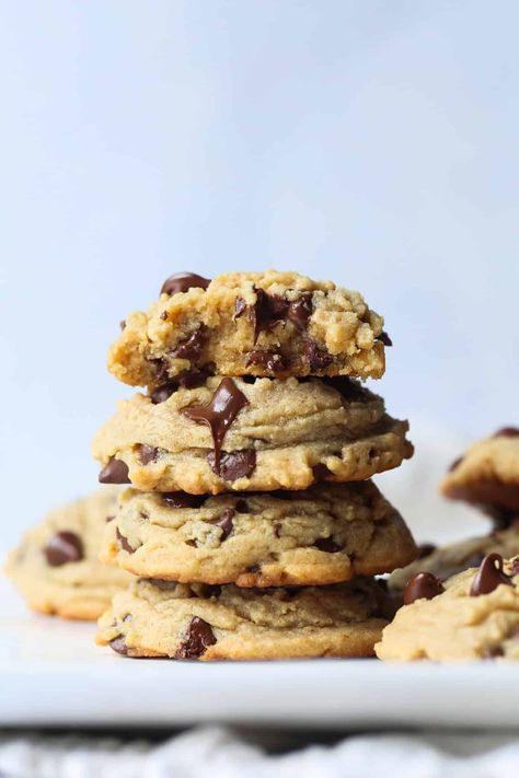 Peanut Butter Chocolate Chip Cookies are thick peanut butter cookies loaded with chocolate chips! These are melt in your mouth peanut butter cookies that are super soft and easy to make! Peanut Chocolate Chip Cookies, Cookies Peanut Butter Chocolate Chip, Best Peanut Butter Chocolate Chip Cookie, Natural Peanut Butter Recipes, Peanut Butter Cookies With Choc Chips, Peanut Butter Cookies Chewy, Chunky Peanut Butter Cookies, Thick Peanut Butter Cookies, Peanut Butter Cookies Chocolate