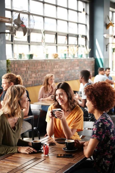 People In Cafe Aesthetic, Cafe Ambience Photography, Having Coffee With Friends, Family Coffee Shop, Coffee Shop Photoshoot Friends, Coffee Shop Lifestyle Photography, Cafe Photography People, People At Coffee Shop, People At Cafe