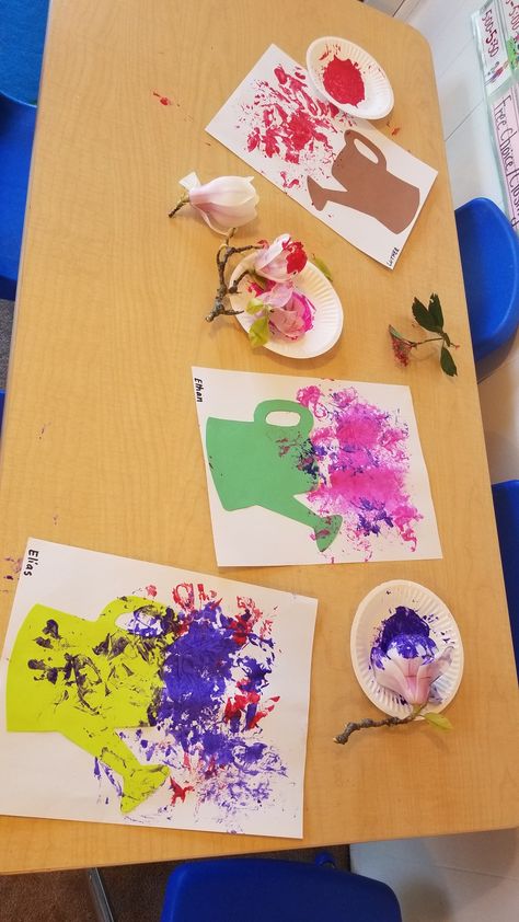 May Daycare Crafts, Spring Theme Art Preschool, In The Spring Preschool Crafts, Flower Themed Activities For Preschool, Flower Projects For Toddlers, Garden Art Toddlers, Spring Art Ideas For Toddlers, Painting With Flowers Preschool, Spring Preschool Projects