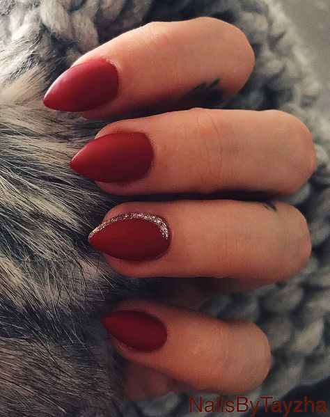 Matt Red Nails, Nail Trends Winter, Attractive Nails, Red Wedding Nails, Amazing Nail Art Designs, Matte Nails Glitter, Almond Nails Red, Red Matte Nails, Nye Nails