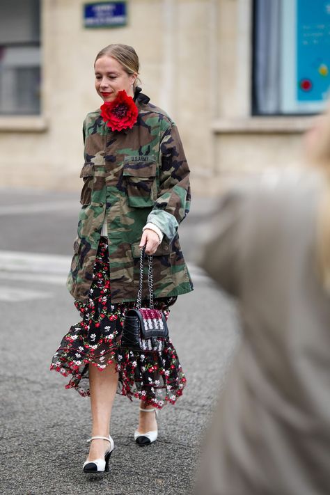 The Best Street Style From Paris Fashion Week SS23 - Coveteur: Inside Closets, Fashion, Beauty, Health, and Travel Camo Street Style, Fashion Week Ss23, Pfw Street Style, Statement Coat, Camo Fashion, Army Fashion, The Best Street Style, Best Street Style, Modest Fashion Outfits