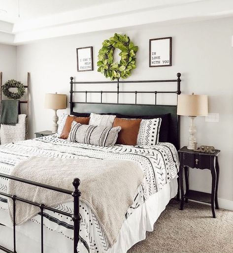 Black And Tan Farmhouse Bedroom, Master Bedrooms Decor Farmhouse Boho, Bedroom Decor Modern Farmhouse, Black Modern Farmhouse Bedroom, Farmhouse Bedroom Black And White, Bedspread Ideas Modern, Modern Farmhouse Spare Bedroom, Farmhouse Master Bedrooms Decor Ideas, Furnished Rental Ideas