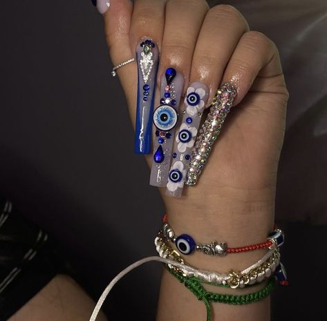 Long Evil Eye Nails, Blue Nails Extra, Evil Eye Nail Designs, Evil Eye Nail, Xxl Nails, Coffin Nails Designs Summer, Freestyle Nails, Purple Ombre Nails, Evil Eye Nails