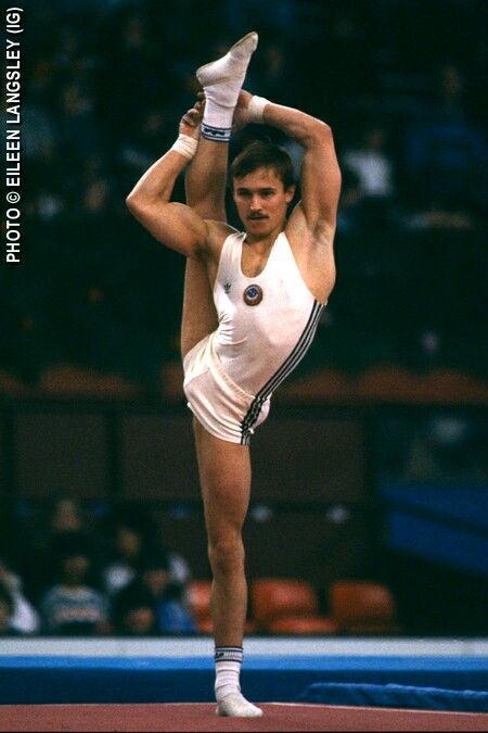 London Images, Male Gymnast, Gymnastics Poses, Gym Outfit Men, Sport Gymnastics, Magazine Online, Photo Of The Day, Soviet Union, Gymnast